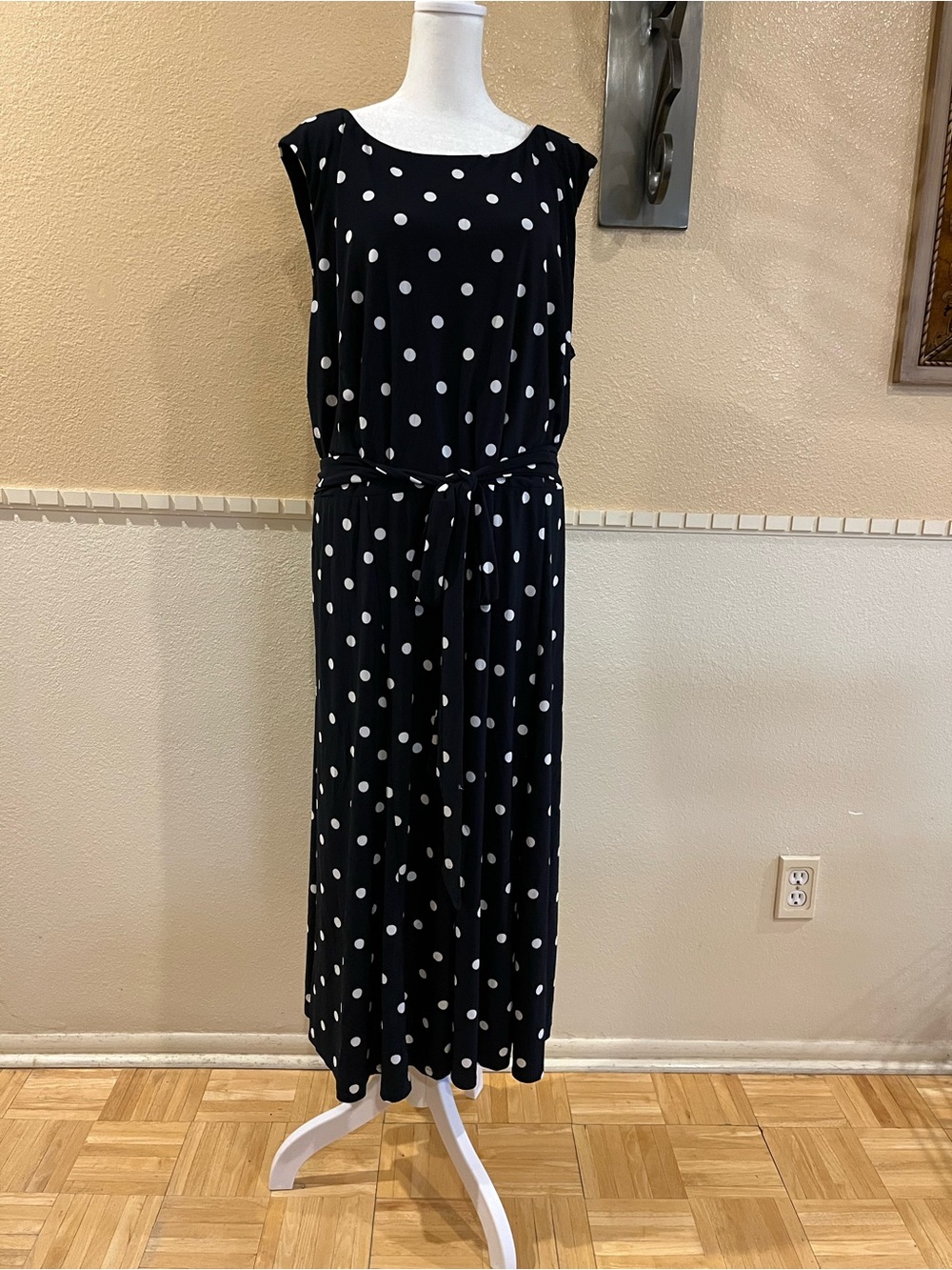 Anne Klein polka dot long dress Sleeveless, belted. Stretchy. Black and white 3X - Picture 4 of 9
